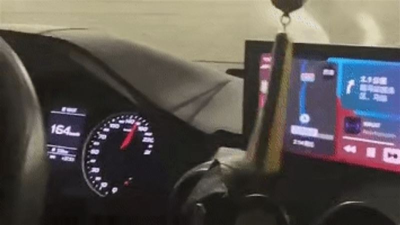 飆車副駕閨密拍片炫耀　害她下場超慘