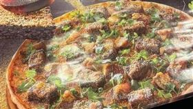 必勝客推出香菜皮蛋披薩！開賣日曝光（圖／翻攝自PTT）