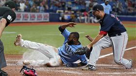 ▲紅襪終結者巴恩斯（Matt Barnes）再見暴投輸球。（圖／美聯社／達志影像）