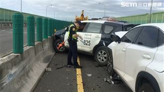 西濱槽車撞貨車斷2截　警車也遭追撞