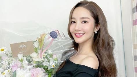 朴敏英辣曬「深邃鎖骨」超誘人網看暈