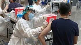 機組員打疫苗,民航局提供