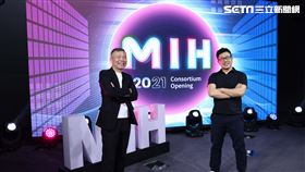 MIH執行長鄭顯聰與MIH技術長魏國章出席MIH Consortium成立大會。（圖／MIH提供）