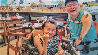 無懼的愛！玻璃娃娃戀上四肢截肢男