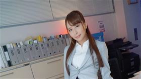 履歷「拍11年AV」！她轉職櫃台人員：對方根本沒聽過（圖／翻攝自kizaki_jessica IG）