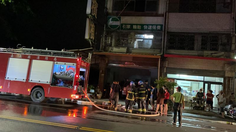 嘉義1男自家縱火　困4人警消神救援