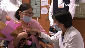 重症曾插管治療　安全帽阿姨出院了