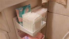 D能卡／這天去男友家發現…（貼心男替女友訂製裝衛生棉的架子）