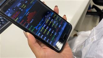 國中老師存飆股年賺20%　他買進「這3檔」