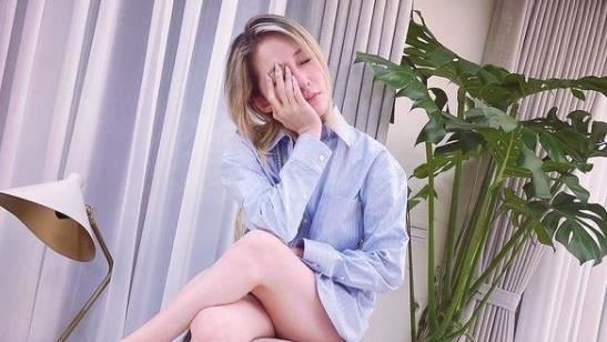 蕭亞軒遭咬傷露臉　黑白照嘆想念舞台