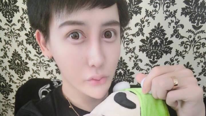 蛇精男真實模樣曝光　網驚：是正常人
