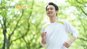 適度補充睪固酮，可以減少身心症狀，同時避免骨鬆、肌肉減少，健身運動、打球也更有活力。