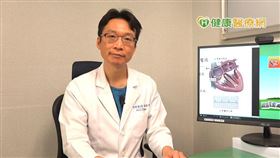 陳醫師提到，若是將心臟節律器導線裝置在希氏束上，由此做電刺激，電流傳導會很均勻地往左束支及右束支傳導，因此就會導致較符合生理性的電刺激心臟收縮。