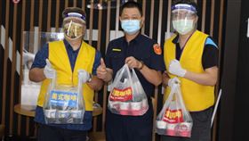 16:9
力挺板橋警第一線同仁防疫　新北眾教會咖啡送暖敬警行動
圖／板橋警分局提供