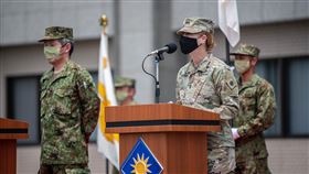 美軍40步兵師帶隊的師長，是一位女軍官勞拉•耶格爾（Laura Yeager）。(圖/94要客訴、U.S. Army Japan推特)