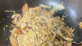 炒麵,烏醋,調味。(圖/翻攝自爆廢公社公開版臉書)