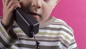 男童打電話求助，被專線人員認為是惡作劇電話，刻意拖延時間。（示意圖／翻攝自pixabay）