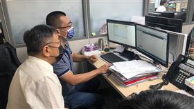 台北市長柯文哲表示，今天早上八點，台北市開放72歲以上長者以及55歲以上原住民朋友，上網預約接種疫苗，大家非常踴躍（圖／翻攝自柯文哲臉書）