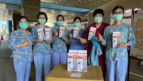 全台第一線的醫護人員壓力大，口罩大廠品牌萊潔，捐贈大量N95醫療口罩給全台各地區醫院。（圖／萊潔授權提供）