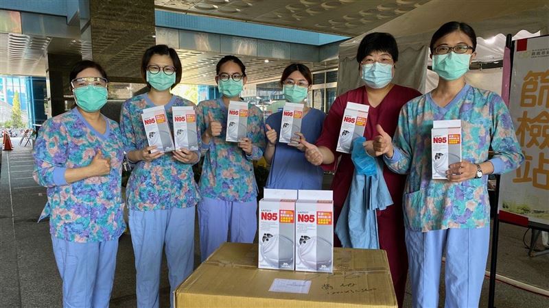 「口罩國家隊」　贈11家醫院N95