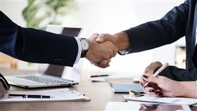 暑假開跑！警方呼籲防範詐騙　求職、打工牢記「7不3要」／（圖,pixabay）