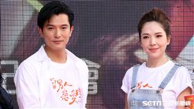 「當男人戀愛時」邱澤、許瑋甯和幸運粉絲「那個啦」發送粉蒸肉、情人茶。（記者邱榮吉/攝影）