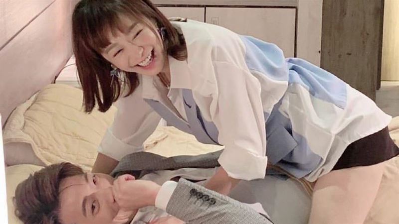 醉後嗨跨坐滾床　天驕女星下身有亮點