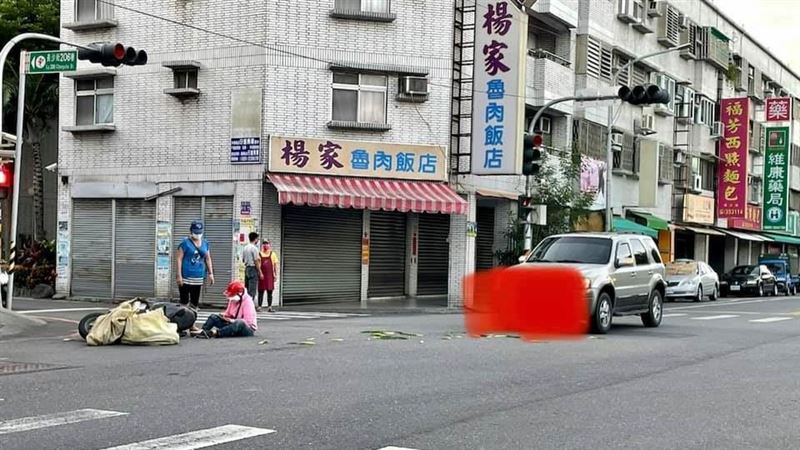 嬤遭撞骨折　忍痛賣菜：沒錢過不下去