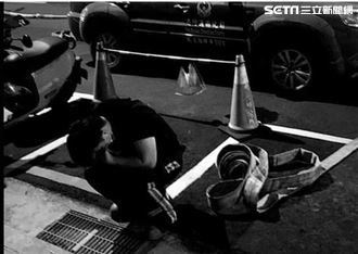 勇消殉職！同袍蹲地淚泣照惹萬人淚