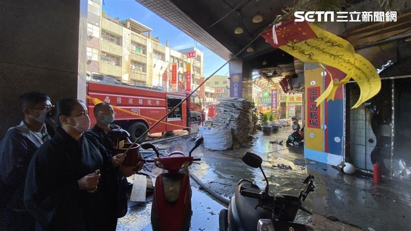 防疫旅館惡火4死　家屬悲戚忍淚招魂