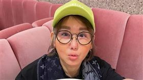 藍心湄宅家防疫吃美食追劇。(圖／翻攝臉書）