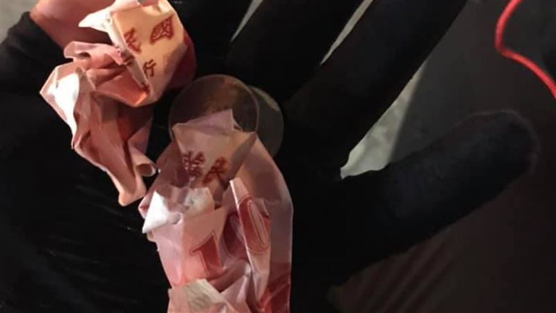 客付錢鈔票揉團　外送員秒揭黑心內幕