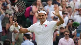 ▲費德勒（Roger Federer）挺進溫網第3輪，39歲寫下最年長紀錄。（圖／美聯社／達志影像）