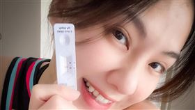 劉雨柔日前做居家快篩，結果安全過關。（圖/翻攝臉書）