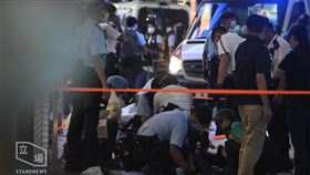 香港一名警員1日晚間遭人刺傷，當局予以譴責，形容這是「孤狼式的本土恐怖襲擊」。（圖／翻攝自立場新聞）

