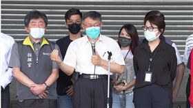 衛生福利部長陳時中、台北市長柯文哲視察台北市環南市場。（圖／翻攝中央流行疫情指揮中心直播）