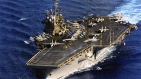 中國領導人習近平1日在中共建黨百年慶典時聲稱要粉碎台獨圖謀，美國太平洋艦隊2日在臉書貼出一張1996年台海危機時，派往台海的獨立號航艦舊照。（圖／翻攝自facebook.com/USPacificFleet）
