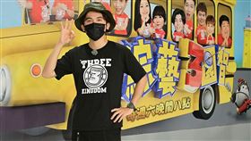 疫情影響，黃豪平近來活動多為居家型態，不是在家裡玩遊戲直播就是拍片，也接到不少遠距演講或主持的案子。（圖／台視提供）