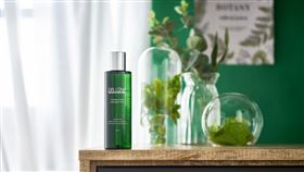 ▲Dr.Cink以無瑕淨膚、緊緻毛孔、抵禦髒汙等三特點，制定出完美肌的無瑕金三角。（圖／業者提供）