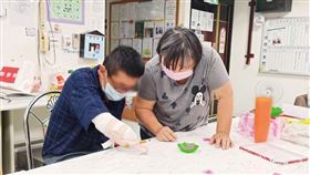 不畏離家苦，生服員深入第一線陪伴傷友（圖／陽光基金會提供）