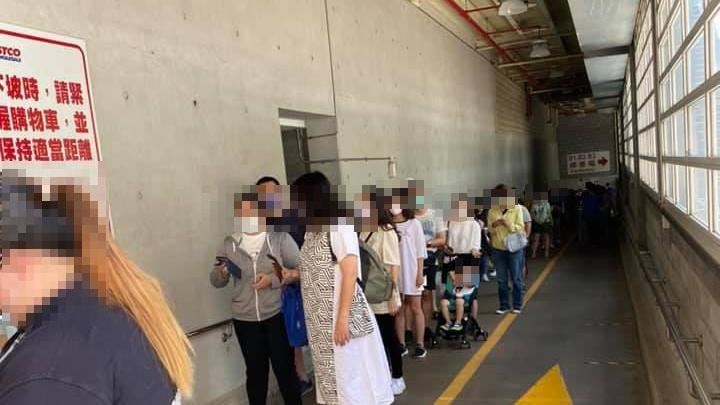 新竹好市多爆人潮　網：地下室開始排