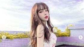 斯亞透露自己曾因為髮色被老師針對。（圖／翻攝自斯亞IG）