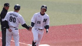 與羅德交流賽　桃猿葉家淇首局震撼教育（1）中職Lamigo桃猿隊與日職羅德隊14日在日本千葉展開交流賽，桃猿左投葉家淇先發，但首局就受震撼教育，第1球就被羅德隊首名打者岡大海（右）敲出全壘打。中央社記者張新偉千葉攝　108年3月14日