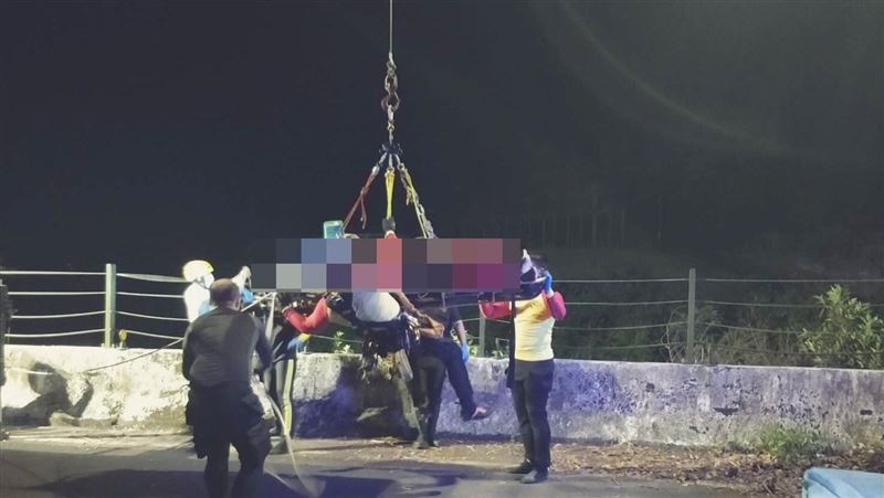 7遊客深夜衝猴硐抓蝦　1男溺水不治