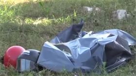 記者在拍攝車禍畫面時，驚見屍袋突然「抽動一下」（圖／翻攝自「ClickHeart TV」 YouTube）