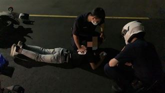 警局前嗆聲按喇叭…屁孩遇捕自摔遭逮