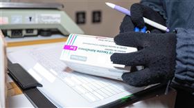 第二批COVAX配發AZ疫苗抵台(指揮中心提供)