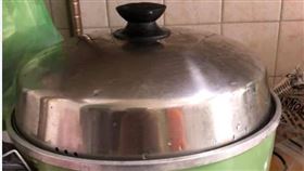 電鍋蒸水煮蛋悲劇了！網驚：從沒遇過（圖／翻攝自臉書爆系知識家）