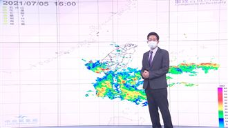 準烟花快速逼近　今晚迎風面大雨轟炸
