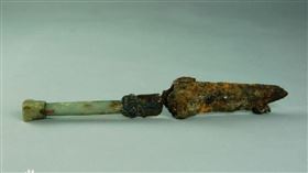 ▲「玉柄銅芯鐵劍」；虢國墓（圖／翻攝自百度百科）
